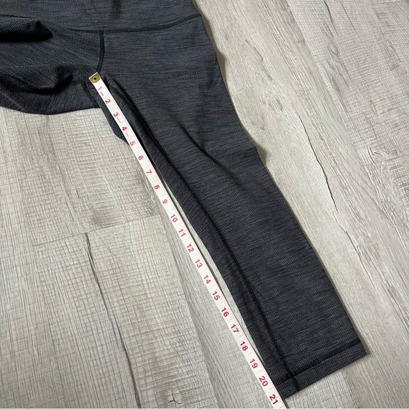 LULULEMON WUNDER UNDER Textured High Rise Tight Cropped Leggings Size 8 - Picture 10 of 12